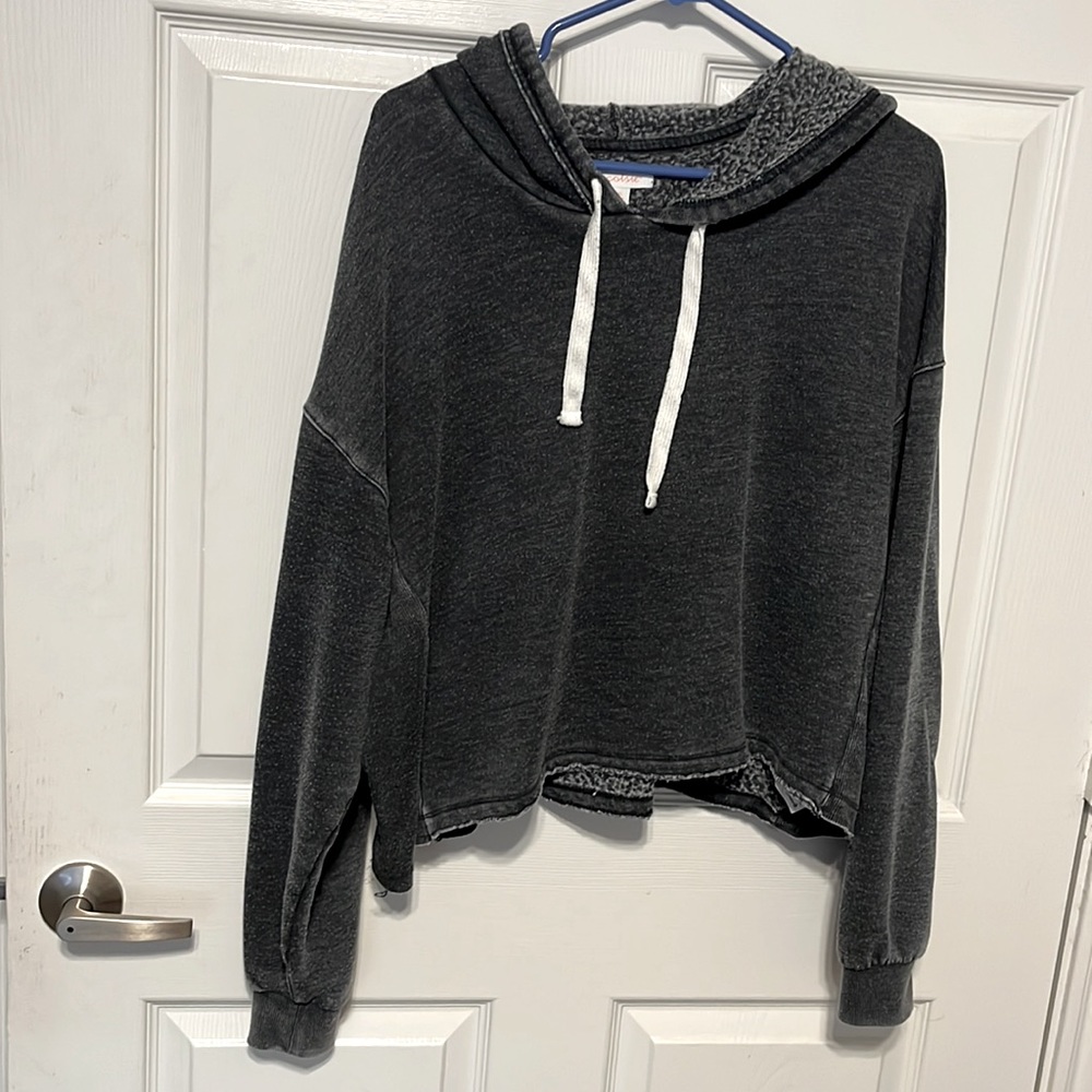 Slightly worn - crop top, sweater